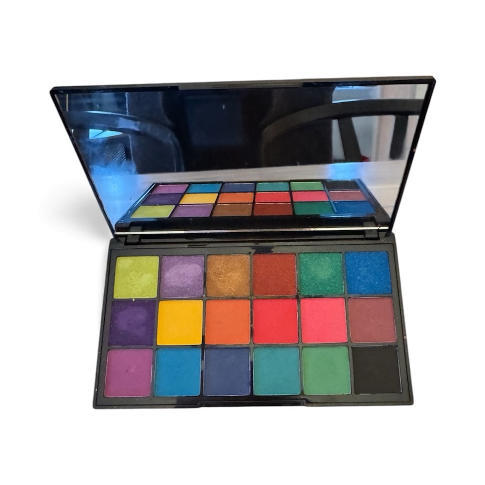 Revolution Tammi X Vibrant Shadow Palette